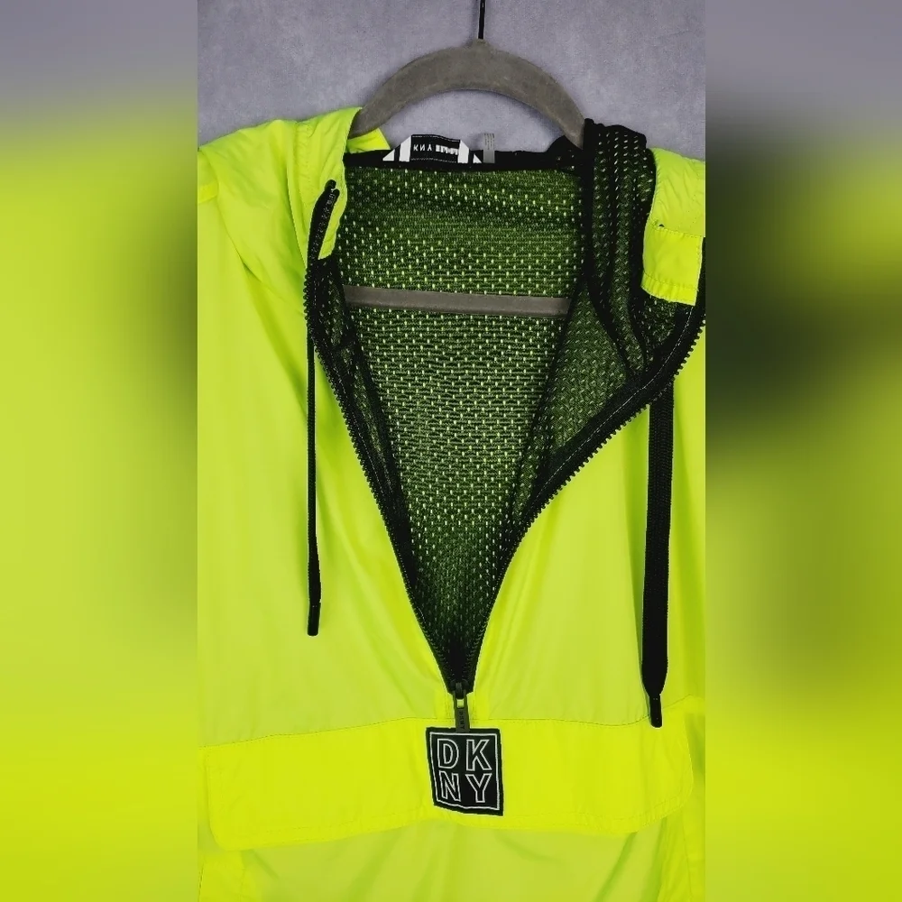 DKNY Sport Women’s Pull Over 1/4 zip Neon Jacket Szie XS‎